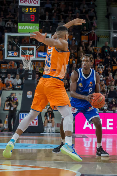 在现代游泳 在现代游泳